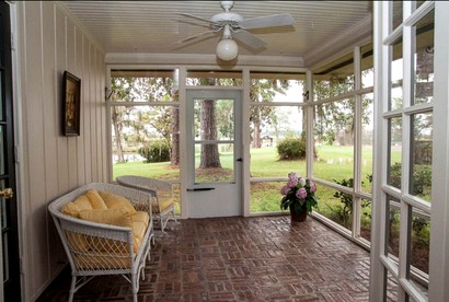 Riverfront Vacation Rental with a Pool and Tennis Court near Brunswick, Georgia - Woodbine, Georgia - glamping.directory