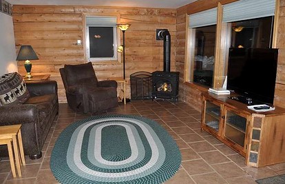 Lakeside Cabin Rental for an Adventure Getaway on Daniel’s Lake, Alaska - Kenai, Alaska - glamping.directory