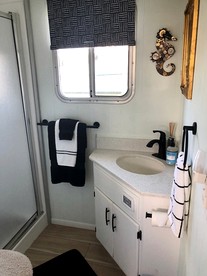 Picturesque Houseboat with Private Porch and Modern Interior in Florida - Merritt Island, Florida - glamping.directory
