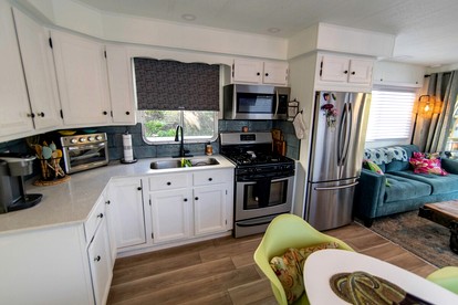 Picturesque Houseboat with Private Porch and Modern Interior in Florida - Merritt Island, Florida - glamping.directory