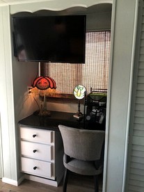 Picturesque Houseboat with Private Porch and Modern Interior in Florida - Merritt Island, Florida - glamping.directory