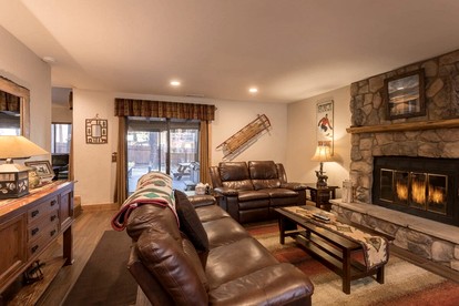 Charming Cabin with Hot-tub and Fireplace in Big Bear Lake, California - Big Bear Lake, California - glamping.directory