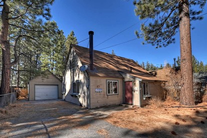 Charming Cabin with Hot-tub and Fireplace in Big Bear Lake, California - Big Bear Lake, California - glamping.directory