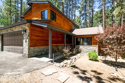 Charming Cabin with Hot-tub and Fireplace in Big Bear Lake, California - Big Bear Lake, California - glamping.directory