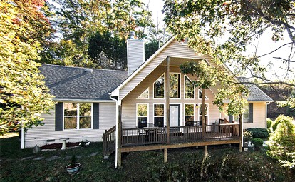 Beautiful Luxury Cabin Rental with Amazing Views next to the Tuckasegee River, NC - glamping.directory