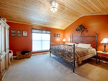 Beautiful Luxury Cabin Rental with Amazing Views next to the Tuckasegee River, NC - Bryson City, North Carolina - glamping.directory