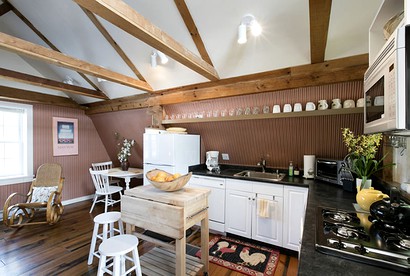 Modern and Chic Cottage Rental with Private Garden in Woodstock - Woodstock, New York - glamping.directory