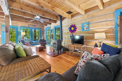 Beautiful Rustic Cabin Surrounded by Nature with Incredible Views and a Wrap-Around Deck for an Amazing Glamping Experience in Marshall, NC - Marshall, North Carolina - glamping.directory