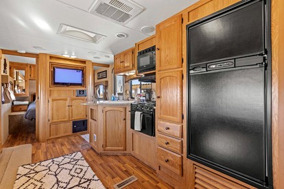 Lovely Caravan Ideal for a Glamping Getaway in the Desert of Joshua Tree in California - Joshua Tree, California - glamping.directory