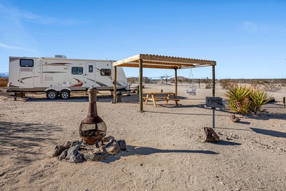 Lovely Caravan Ideal for a Glamping Getaway in the Desert of Joshua Tree in California - Joshua Tree, California - glamping.directory