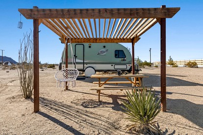Lovely Caravan Ideal for a Glamping Getaway in the Desert of Joshua Tree in California - glamping.directory