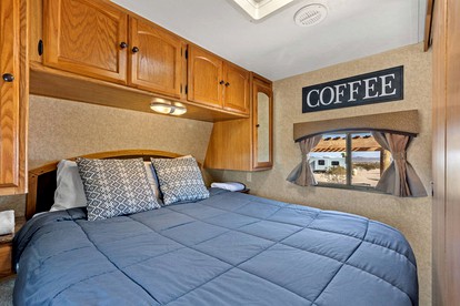 Lovely Caravan Ideal for a Glamping Getaway in the Desert of Joshua Tree in California - Joshua Tree, California - glamping.directory