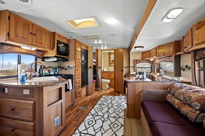 Lovely Caravan Ideal for a Glamping Getaway in the Desert of Joshua Tree in California - Joshua Tree, California - glamping.directory