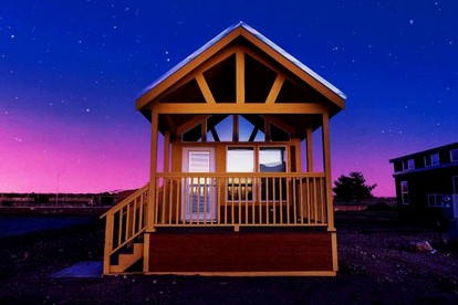 Stylish Tiny Home Retreat with Loft & Stargazing Deck in Williams, Arizona - Williams, Arizona - glamping.directory