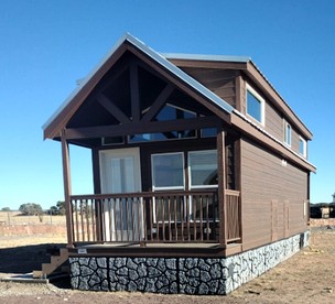 Stylish Tiny Home Retreat with Loft & Stargazing Deck in Williams, Arizona - Williams, Arizona - glamping.directory