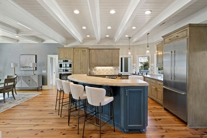 Cheerful Beach House with Swimming Pool in Georgetown, South Carolina - Georgetown, South Carolina - glamping.directory