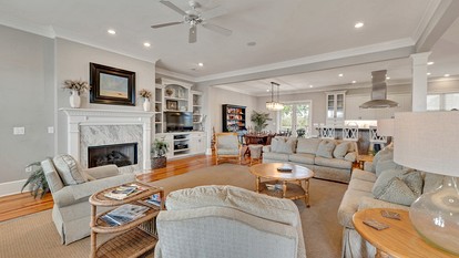 Cheerful Beach House with Swimming Pool in Georgetown, South Carolina - Georgetown, South Carolina - glamping.directory