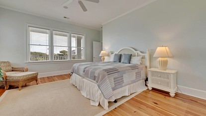 Cheerful Beach House with Swimming Pool in Georgetown, South Carolina - Georgetown, South Carolina - glamping.directory