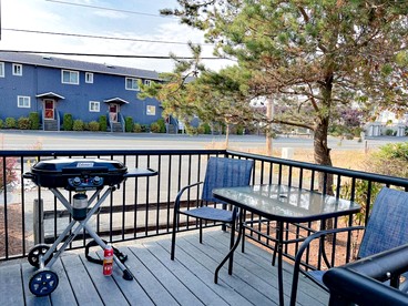 Picturesque Lofted Cottage with Tiny Deck and BBQ Near the Coast in Washington - glamping.directory