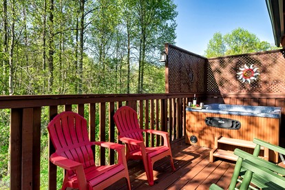 Cozy Wooden Cabin with Fireplace, Foosball and Hot-tub in Gatlinburg, Tennessee - Gatlinburg, Tennessee - glamping.directory