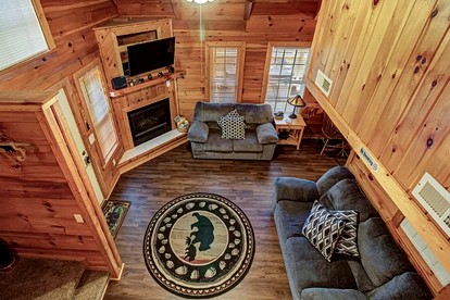 Cozy Wooden Cabin with Fireplace, Foosball and Hot-tub in Gatlinburg, Tennessee - Gatlinburg, Tennessee - glamping.directory