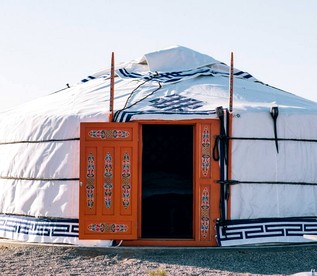Cozy Yurt Ideal for Stargazing near Joshua Tree National Park, California - Twentynine Palms, California - glamping.directory