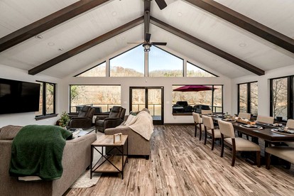 Riverside Luxury: Fully Equipped Cabin with Outstanding Views in Emlenton, PA - Emlenton, Pennsylvania - glamping.directory