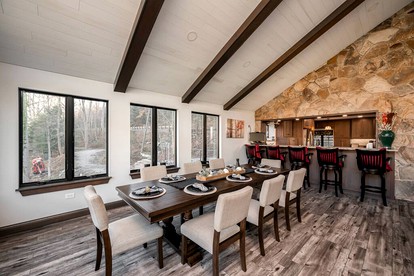 Riverside Luxury: Fully Equipped Cabin with Outstanding Views in Emlenton, PA - Emlenton, Pennsylvania - glamping.directory