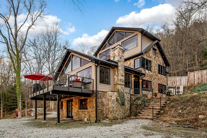 Riverside Luxury: Fully Equipped Cabin with Outstanding Views in Emlenton, PA - glamping.directory