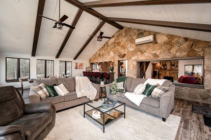 Riverside Luxury: Fully Equipped Cabin with Outstanding Views in Emlenton, PA - Emlenton, Pennsylvania - glamping.directory