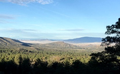 Beautiful Log Cabin with Hot Tub and Mountain Views for Getaway near Flagstaff - Prescott, Arizona - glamping.directory