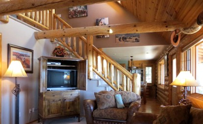 Beautiful Log Cabin with Hot Tub and Mountain Views for Getaway near Flagstaff - Prescott, Arizona - glamping.directory