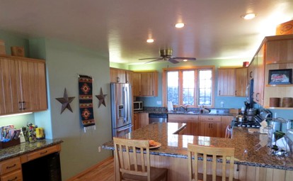 Beautiful Log Cabin with Hot Tub and Mountain Views for Getaway near Flagstaff - Prescott, Arizona - glamping.directory