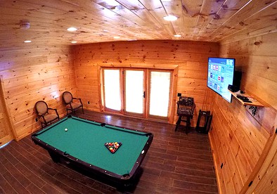 Luxurious Log Cabin Getaway with a Hot Tub in Dobson, North Carolina - Dobson, North Carolina - glamping.directory