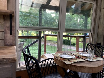 Fantastic Tree House Rental for Texas Romantic Getaways - Willis, Texas - glamping.directory