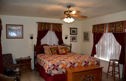 Family-Friendly Cabin Rental on Working Farm near Yosemite National Park, California - Mountain Ranch, California - glamping.directory