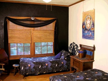 Lodge Room for 2-3 people - Geyserville, California - glamping.directory