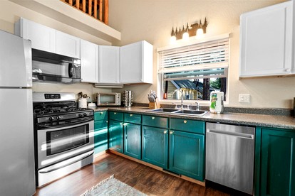 Beautiful Modern Cabin in with Fire Pit and Hot Tub, the Perfect Base for Outdoor Adventures in Big Bear, California - Big Bear, California - glamping.directory