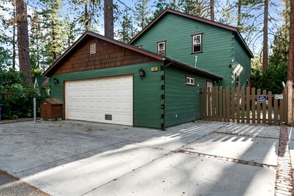 Beautiful Modern Cabin in with Fire Pit and Hot Tub, the Perfect Base for Outdoor Adventures in Big Bear, California - Big Bear, California - glamping.directory