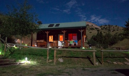Beautiful Cabin Rental near Yellowstone National Park, Montana - Emigrant, Montana - glamping.directory