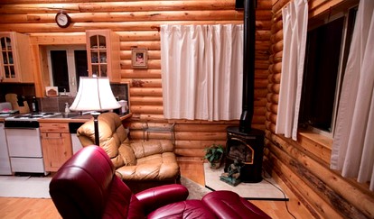 Beautiful Cabin Rental near Yellowstone National Park, Montana - Emigrant, Montana - glamping.directory