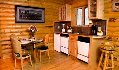 Beautiful Cabin Rental near Yellowstone National Park, Montana - Emigrant, Montana - glamping.directory