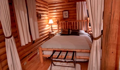 Beautiful Cabin Rental near Yellowstone National Park, Montana - Emigrant, Montana - glamping.directory