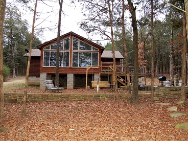 Lakefront Cabin Getaway with Firepit near Ozark National Forest in Scranton, Arkansas - Scranton, Arkansas - glamping.directory