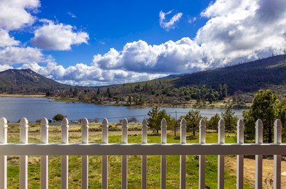 Romantic Lakeside Suite with Panoramic Views in a San Diego Retreat - Julian, California - glamping.directory