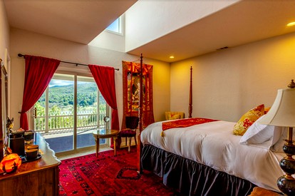 Romantic Lakeside Suite with Panoramic Views in a San Diego Retreat - Julian, California - glamping.directory