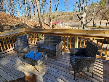 Elevated Cottage Nestled in Nature and near the New River in Draper, Virginia, Perfect for a Weekend Escape - Pulaski County, Virginia - glamping.directory