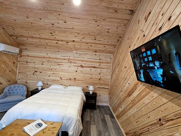 Elevated Cottage Nestled in Nature and near the New River in Draper, Virginia, Perfect for a Weekend Escape - Pulaski County, Virginia - glamping.directory