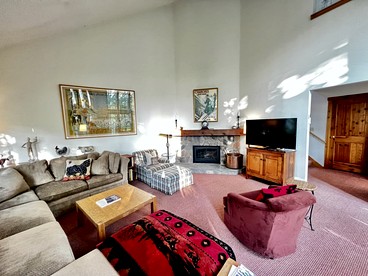 Spectacular Cottage with Swimming Pool and Foosball in Stratton, Vermont - Stratton, Vermont - glamping.directory