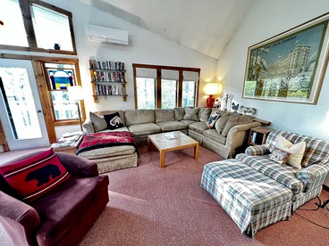 Spectacular Cottage with Swimming Pool and Foosball in Stratton, Vermont - Stratton, Vermont - glamping.directory